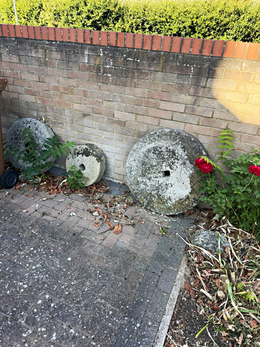 Grey round stone paving - grey,
