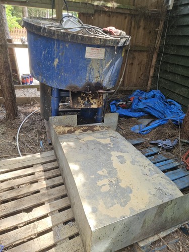 Complete concrete paving slab - concrete,
